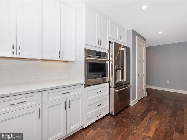 Photo - 210 E 2nd St Unit 202