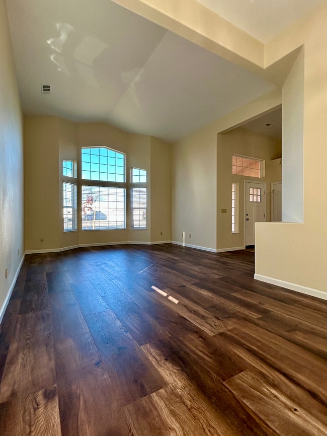 Photo - 366 Hollyhock Cir