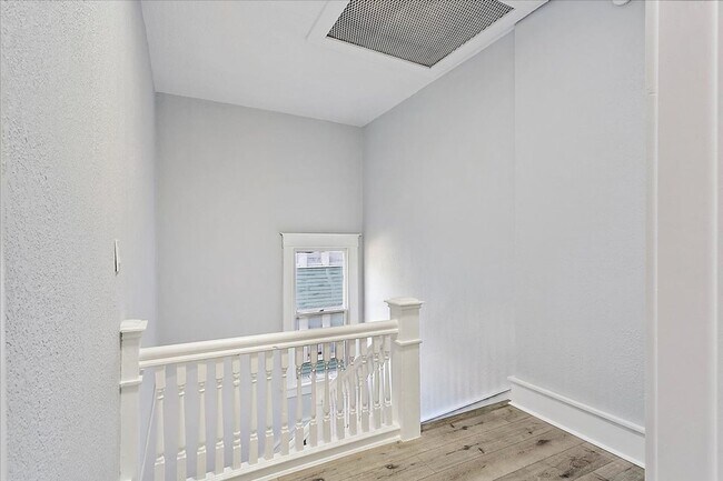 Photo - 2142 Park St Unit B