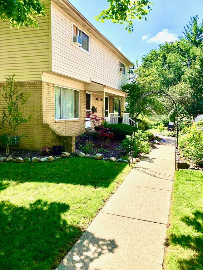 Photo - 263 West Spring Street