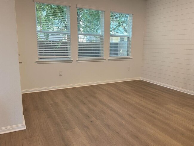 Photo - 1515 Iberville Dr