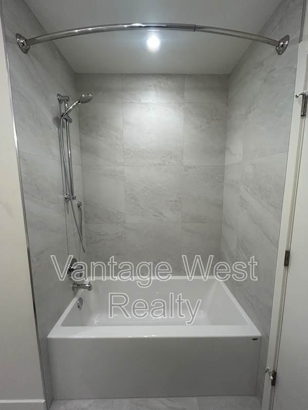 Photo - 3340-3340 Lakeshore Rd