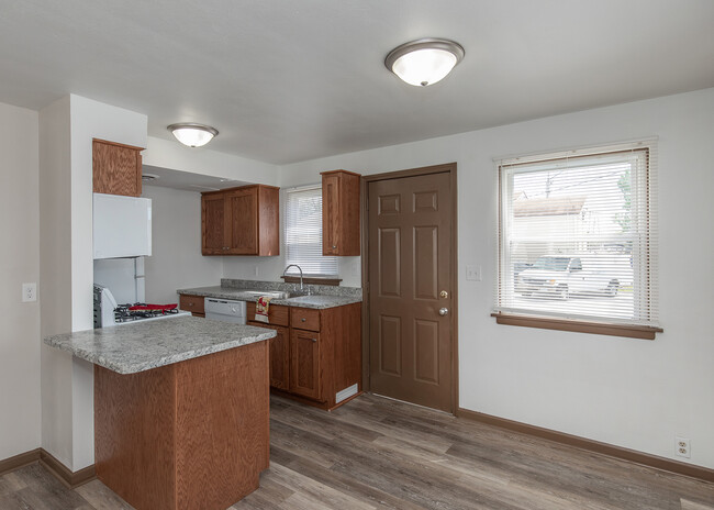 Building Photo - 2124 Grant St Unit Remodeled 2 bed 1 bath Rental