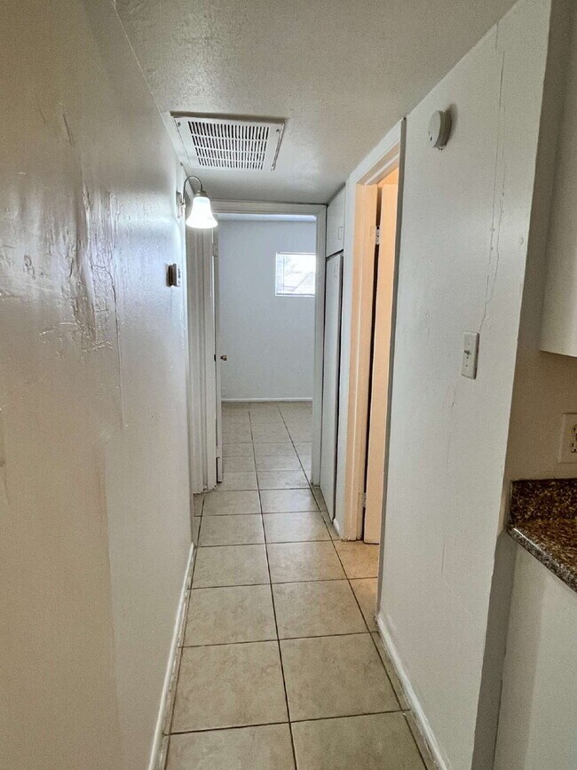 Photo - Coming Soon! 2 bedroom in Tempe. - Availab... Unit B