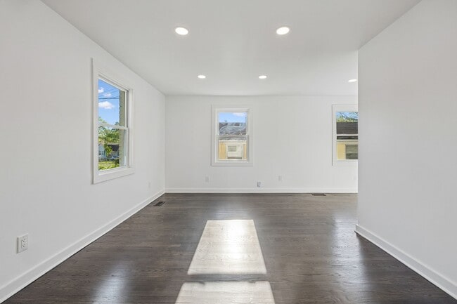 Photo - 902 Broadmoor Dr