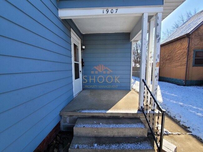 Photo - 2 (Possibly 3) BR Close to Downtown