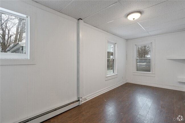 Building Photo - 262 W 4th St S Rental