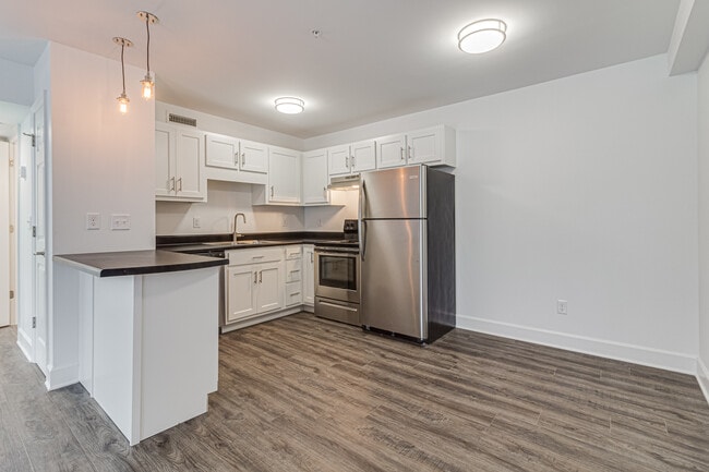 Renovated one bedroom -Kitchen A - Sweetbay Apartments
