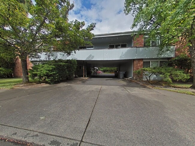 2 Bedroom Apartment ~ Close to Campus ~ Ca... - 2 Bedroom Apartment ~ Close to Campus ~ Ca... Unit 817 NW 26th