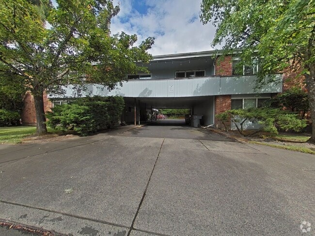 Building Photo - 2 Bedroom Apartment ~ Close to Campus ~ Ca... Unit 817 NW 26th
