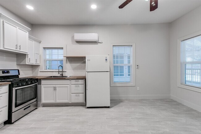 Photo - 7133 Avenue C