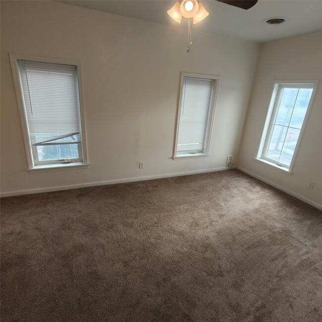 Photo - 145 Floral Ave Unit 4