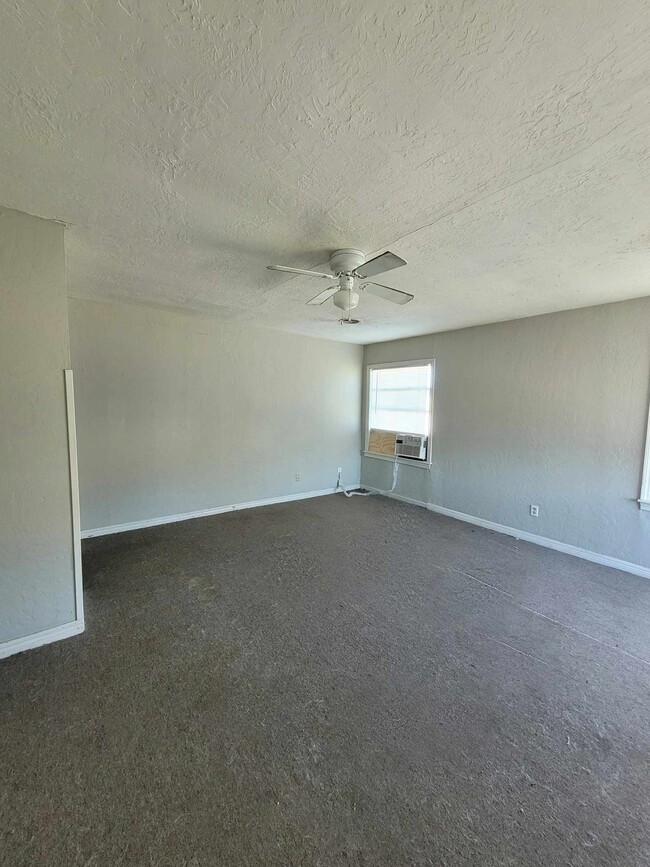 1005 N B St