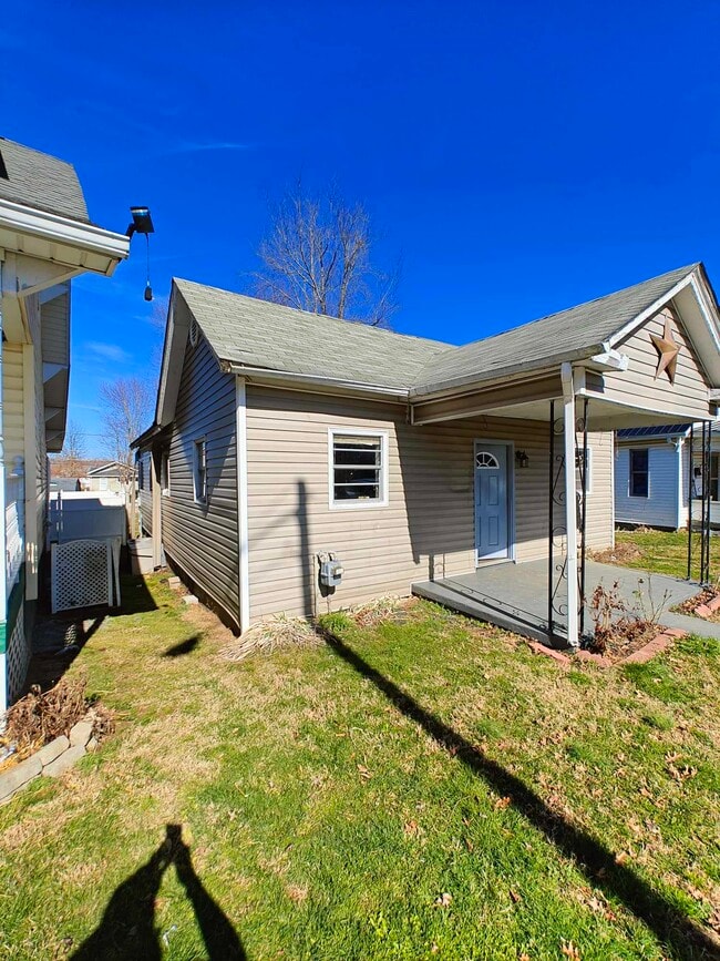 Photo - 2782 Latulle Ave