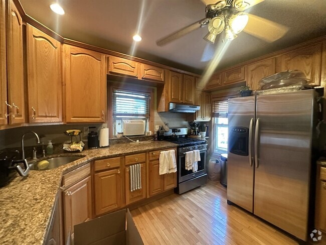 Building Photo - 82 Wheatland St Unit 2 Rental