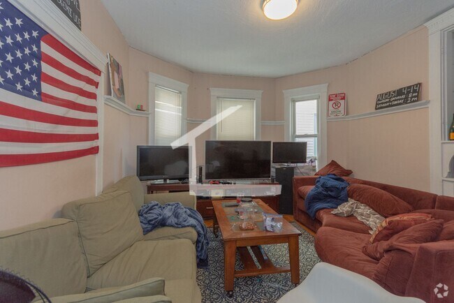 Building Photo - Unique BU Apartment