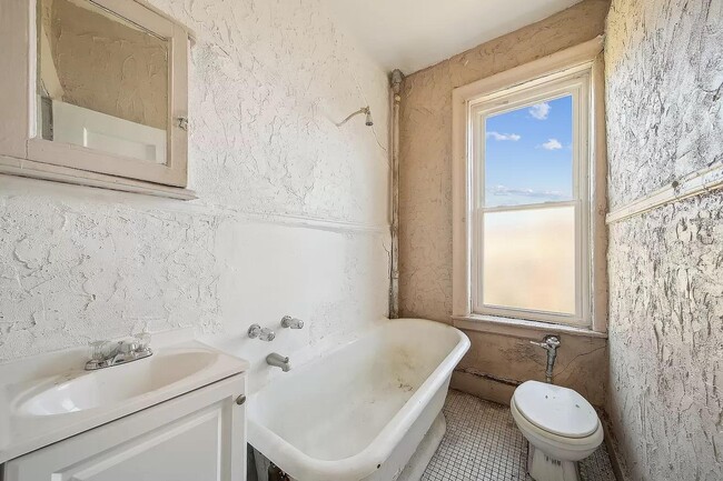 Photo - 374 S 2nd St