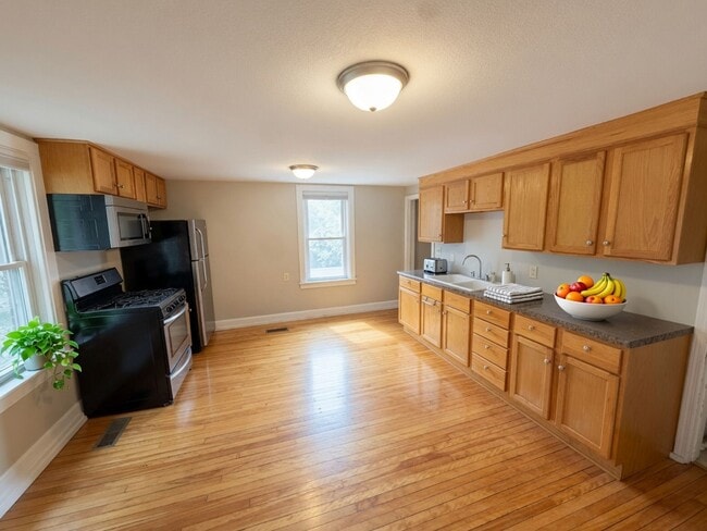 Building Photo - 2276 7th St W Unit 2276 W 7th Street 2