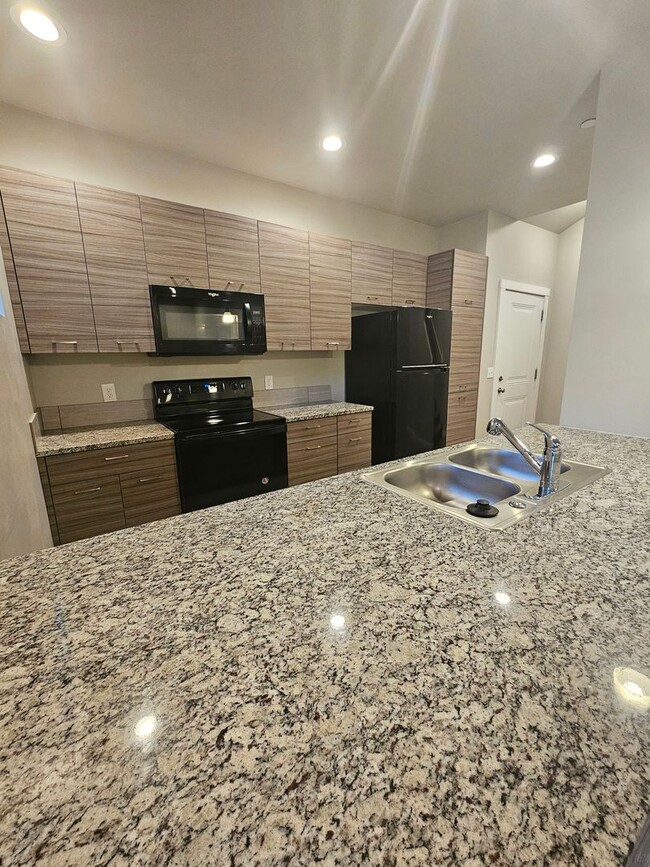 Building Photo - Maddyn D Unit 103 Rental