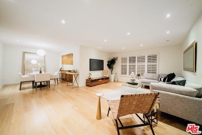 Building Photo - 645 Westmount Dr Unit 211 Rental
