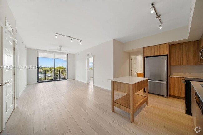 Building Photo - 555 NE 8th St Unit 0403 Rental