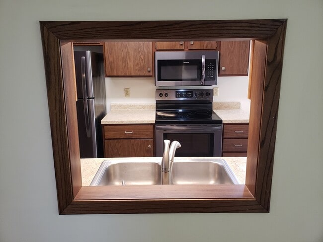 Building Photo - 1918 E 3rd St Unit A