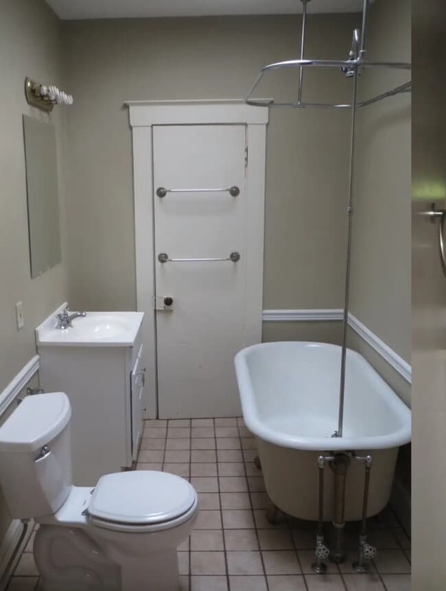 Photo - 136 N George St