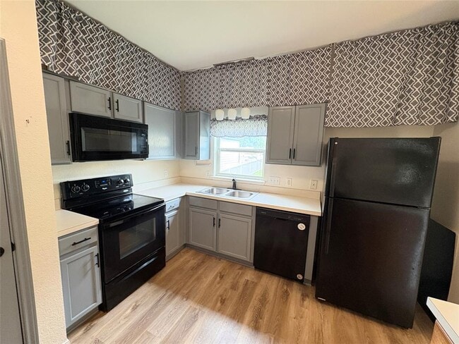 Photo - 215 Michaelis Rd