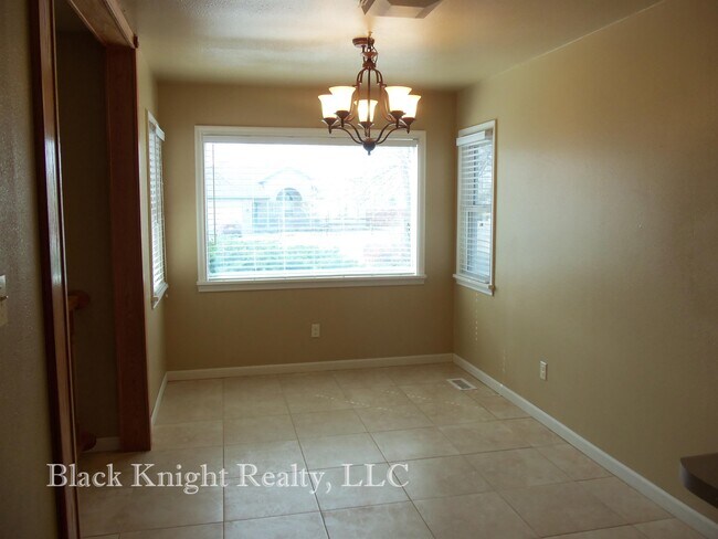 Photo - 470 E Scenic Dr