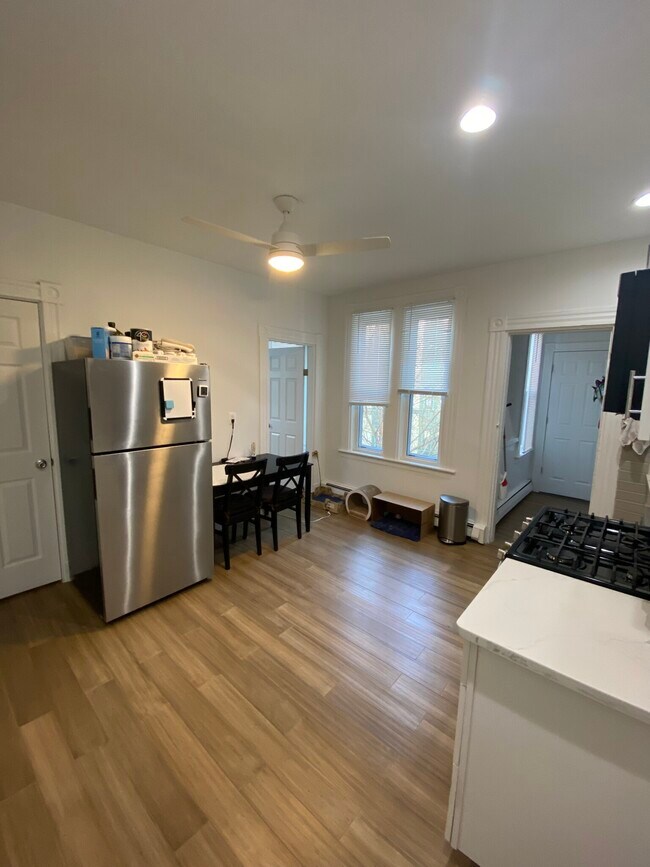 Photo - 270 Windsor St Rental