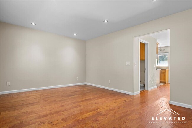 303 Algiers Ct