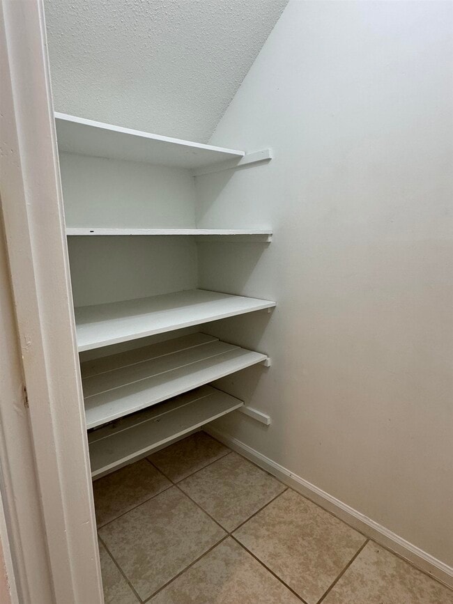 5659 Hinton Pl