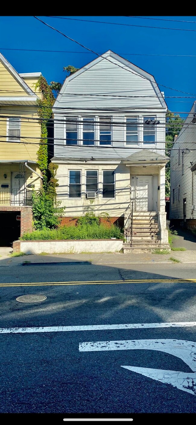 Building Photo - 639 Garfield Ave Unit 2