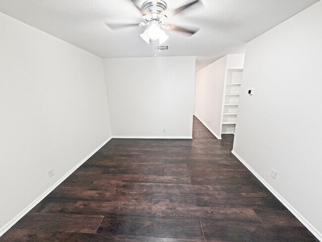 Photo - 5215 Village Haven