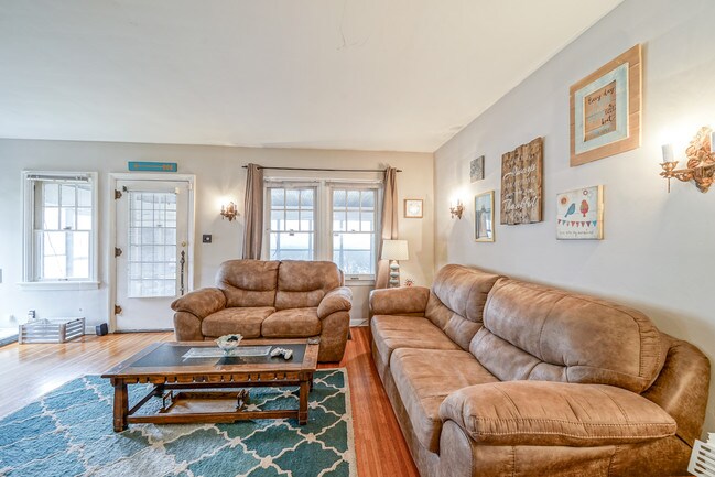 Photo - 5665 N College Ave