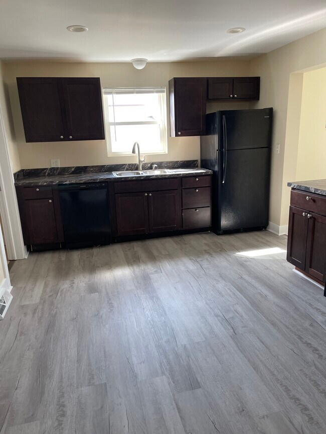 Photo - 416 Pine Ave NW