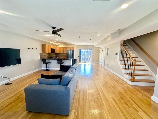 Building Photo - 32 Parker St Unit 6 Rental