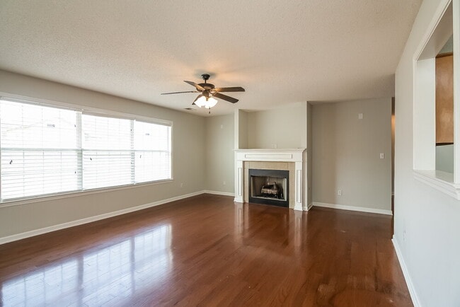 Photo - 1851 Timber Way N