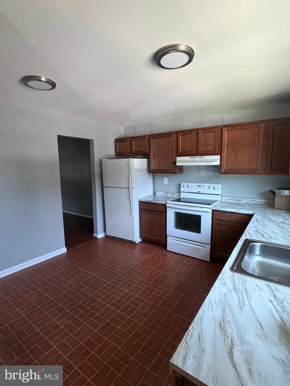 Photo - 8108 Sandy Spring Rd
