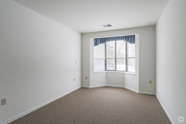 2BR, 1BA - 780SF - Primary Bedroom