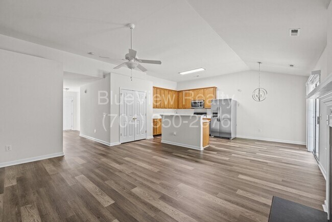 Photo - Beautiful Ranch House with 3 bed 2 bath ( Ballantyne area )