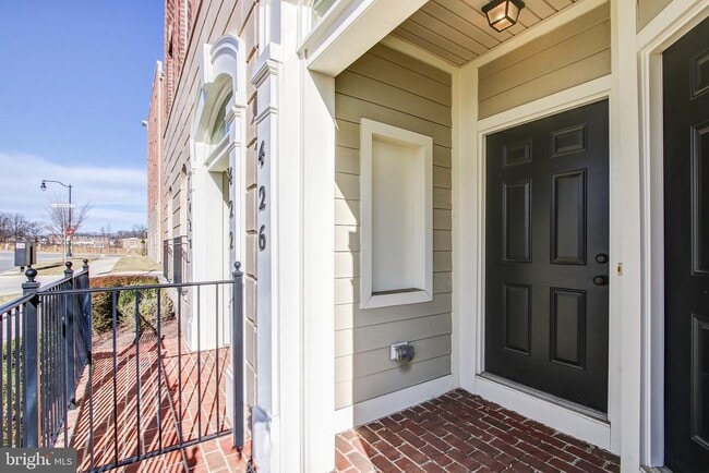 Building Photo - 426 Exchange Avenue