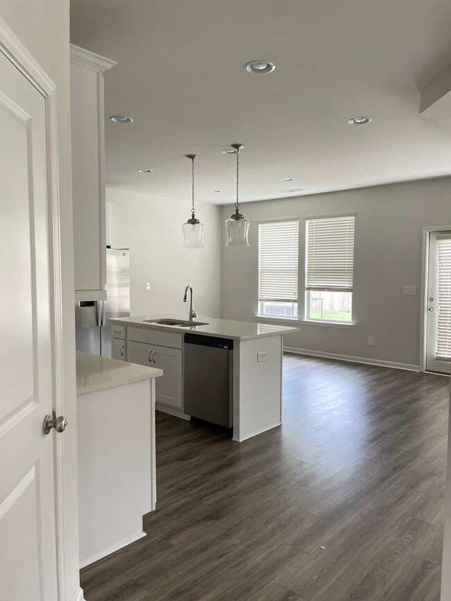 Photo - 2810 Aralynn Wy