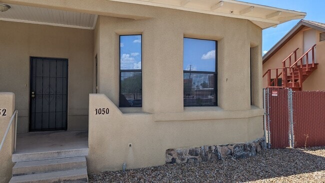 Building Photo - Duplex Unit for Rent Rental