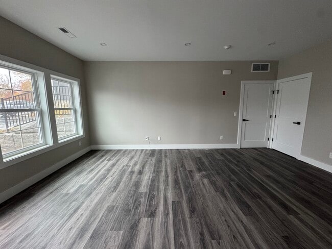 Living Room - 243 Echo Lake Rd Unit B-1