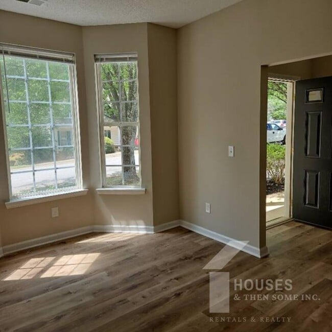 Photo - 210 Stapleford Park Dr