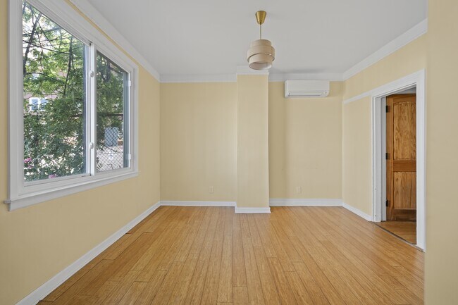 Photo - 6 Rademan Pl