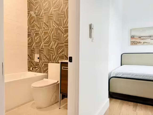 Photo - Furnished room/NOT APARTMENT Unit 4