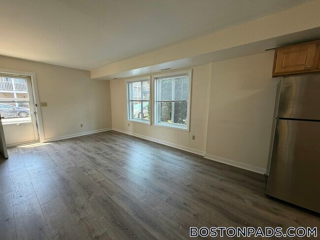 Building Photo - 18 Westgate Dr