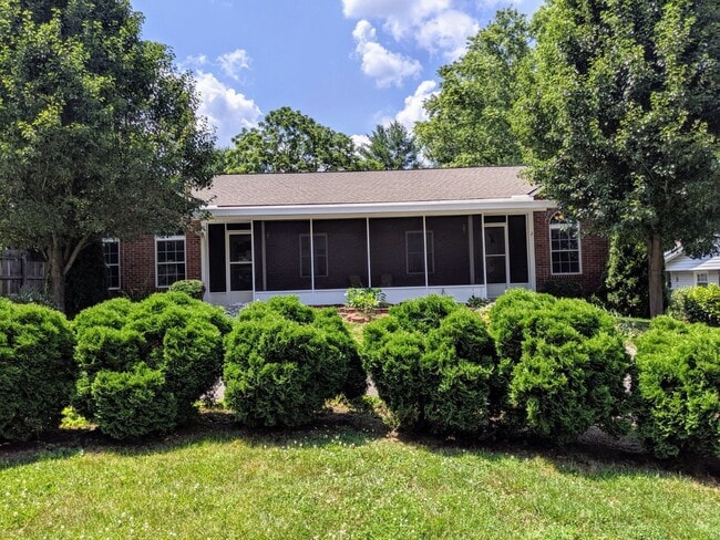 Photo - Rental-Beautiful West Asheville Home! **UTILITES INCLUDED**